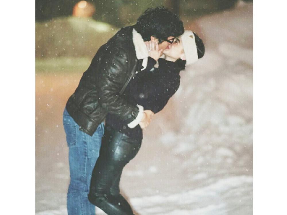 KISSING ON ICE