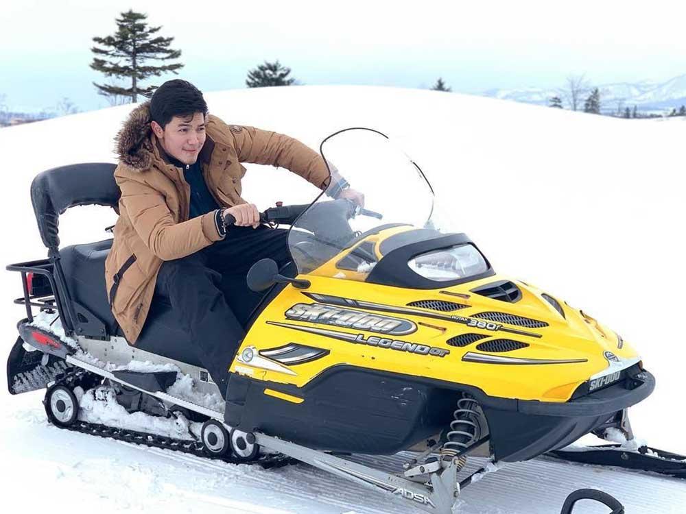 Snow mobile