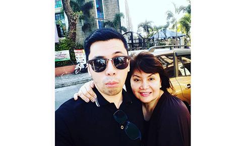 Analyst-turned-artista