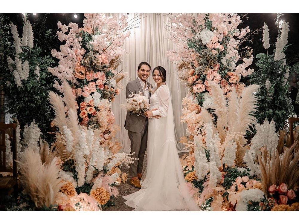 Lovely abella top wedding gown