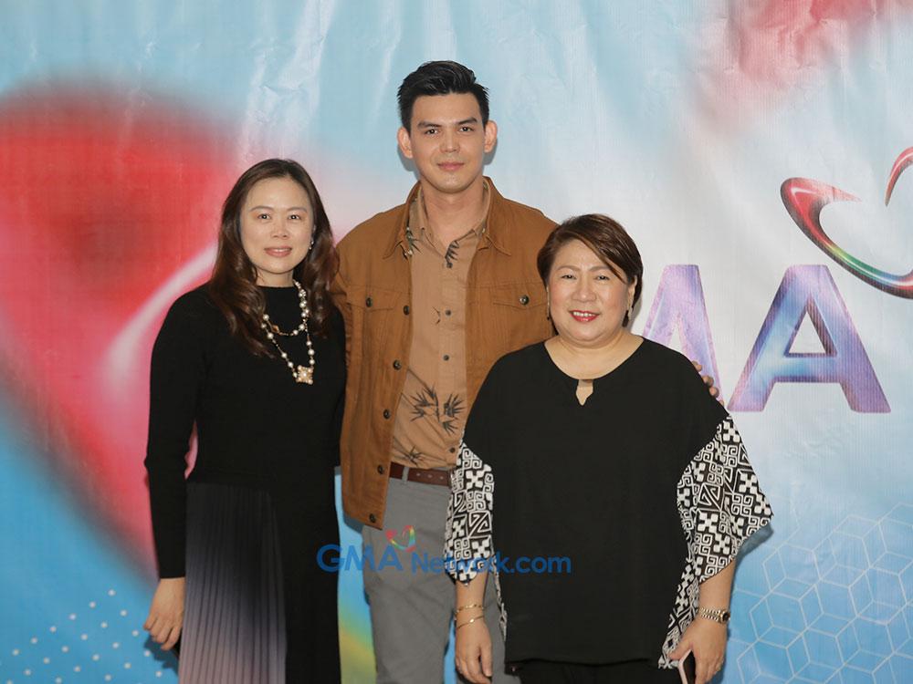 Dion renews contract