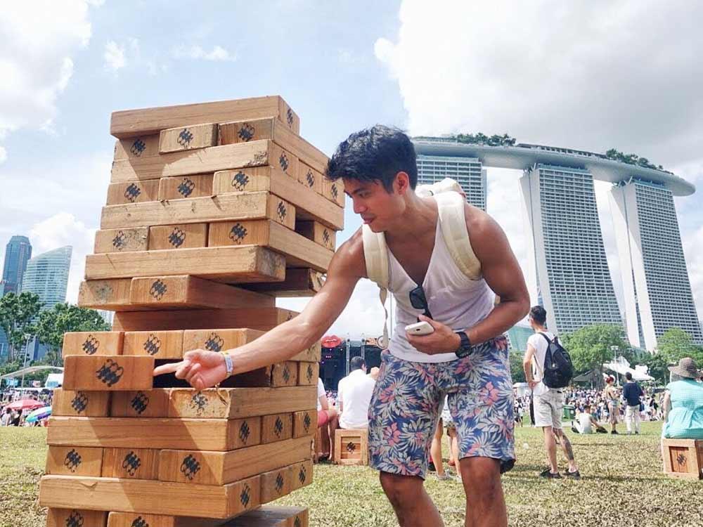 Mikael Daez, Singapore