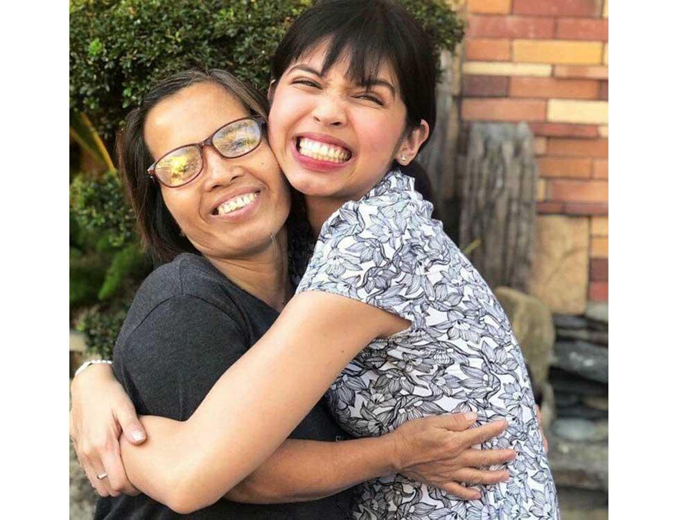Maine Mendoza and Ate Perly