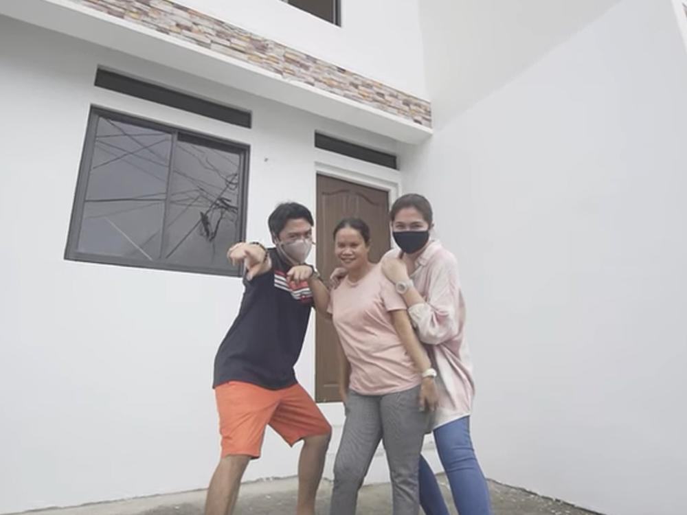 Dimples Romana and Ate V