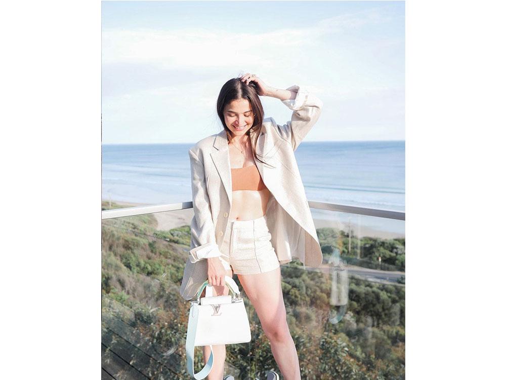 Anne Curtis-Smith's abs