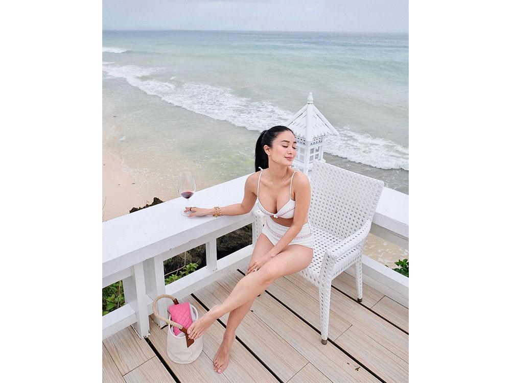 Heart Evangelista super sexy sa kanyang bikini body 🌊 Photo by: Heart  Evangelista (Instagram)