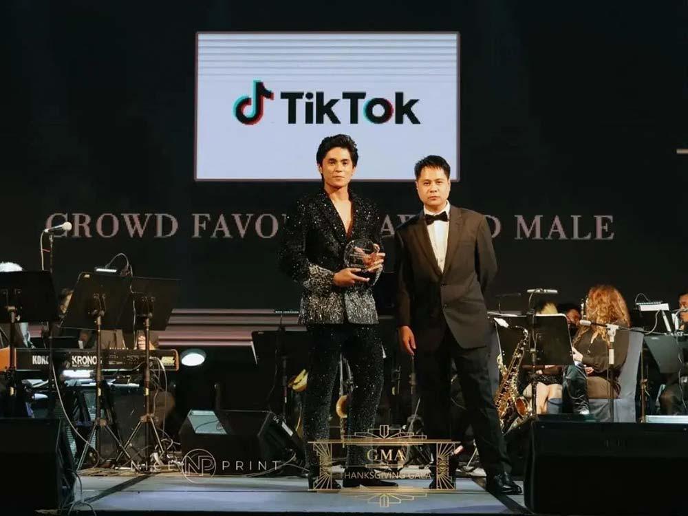 TikTok Crowd Favorite (Male)