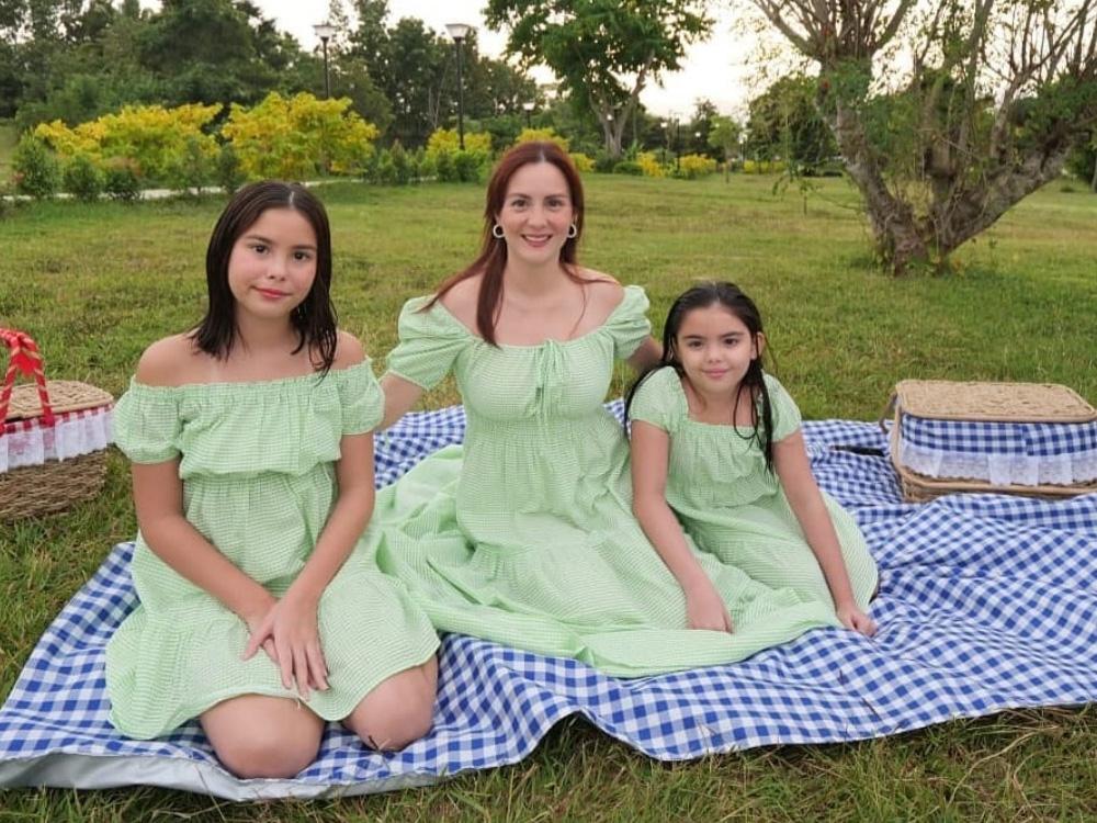 Chesca Garcia-Kramer with Kendra and Scarlett
