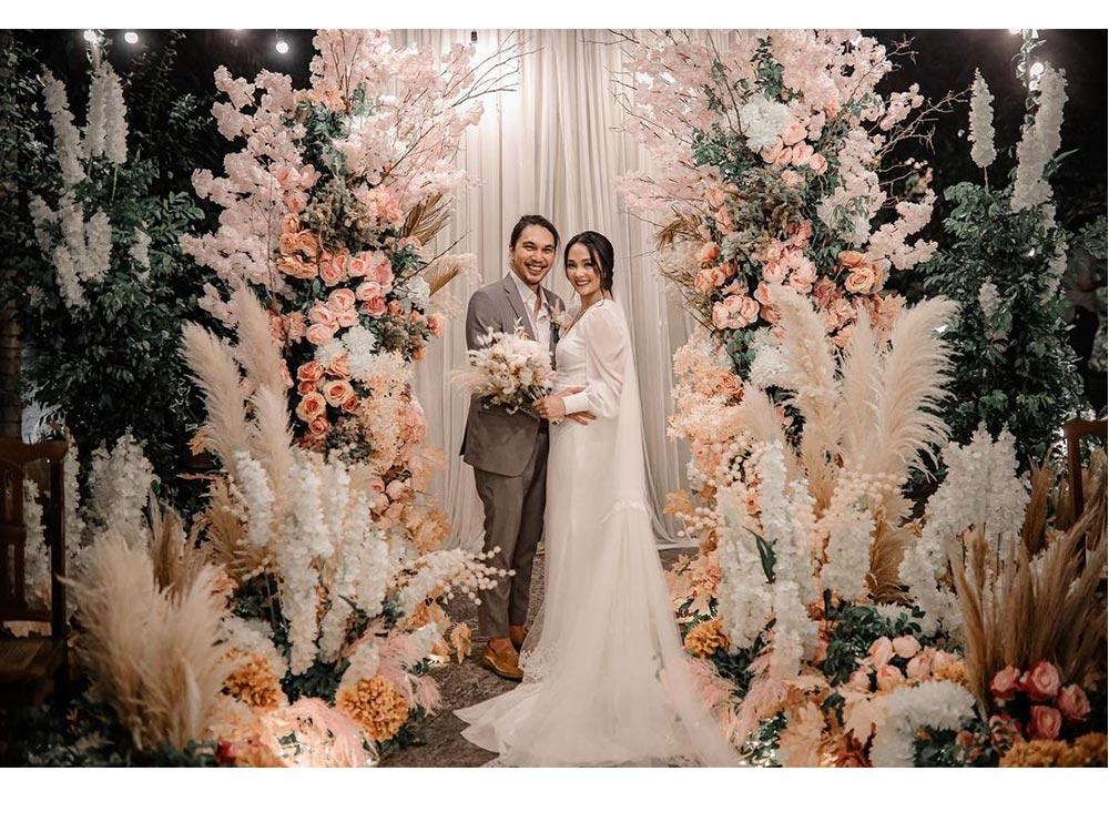 Lovely Abella and Benj Manalo's garden-themed wedding