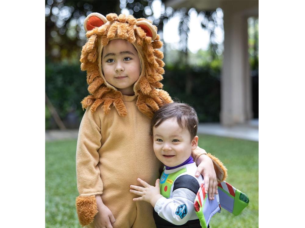 Scarlet Snow Belo and Hunter Pitt