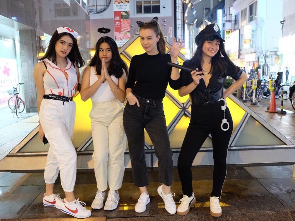 Sunshine Cruz and daughters