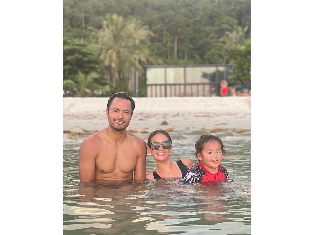 In Photos Derek Ramsay And Ellen Adarnas Palawan Trip With Elias Modesto Gma Entertainment 9450