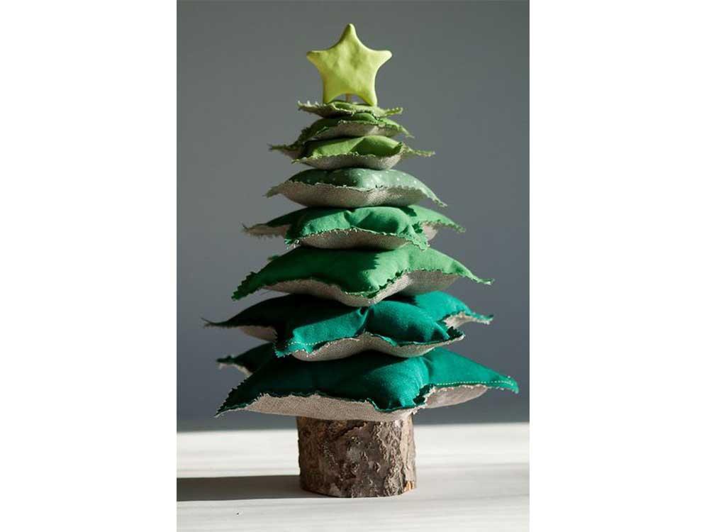 IN PHOTOS: DIY Christmas Tree Design Ideas Using Recycled Materials ...