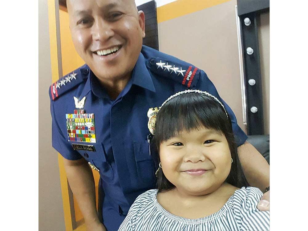 Aling Maliit with the chief