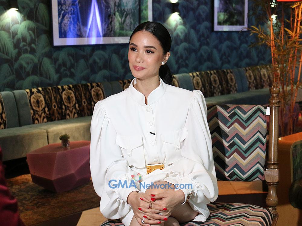 Giving out the red Angpaos.