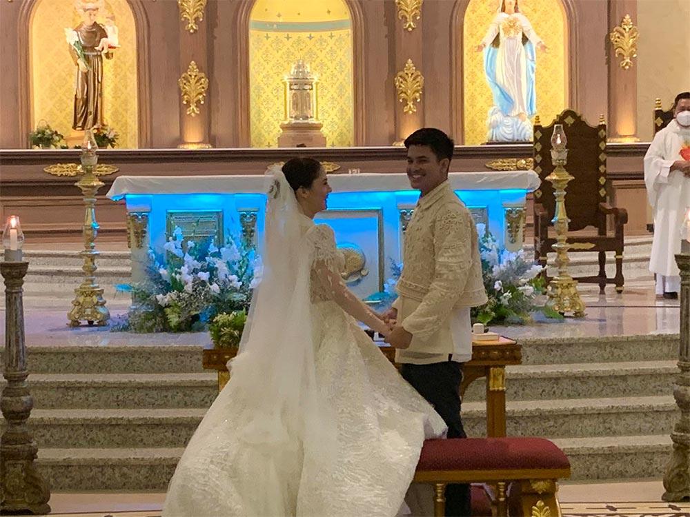 IN PHOTOS: Jason Abalos and Vickie Rushton's wedding | GMA Entertainment