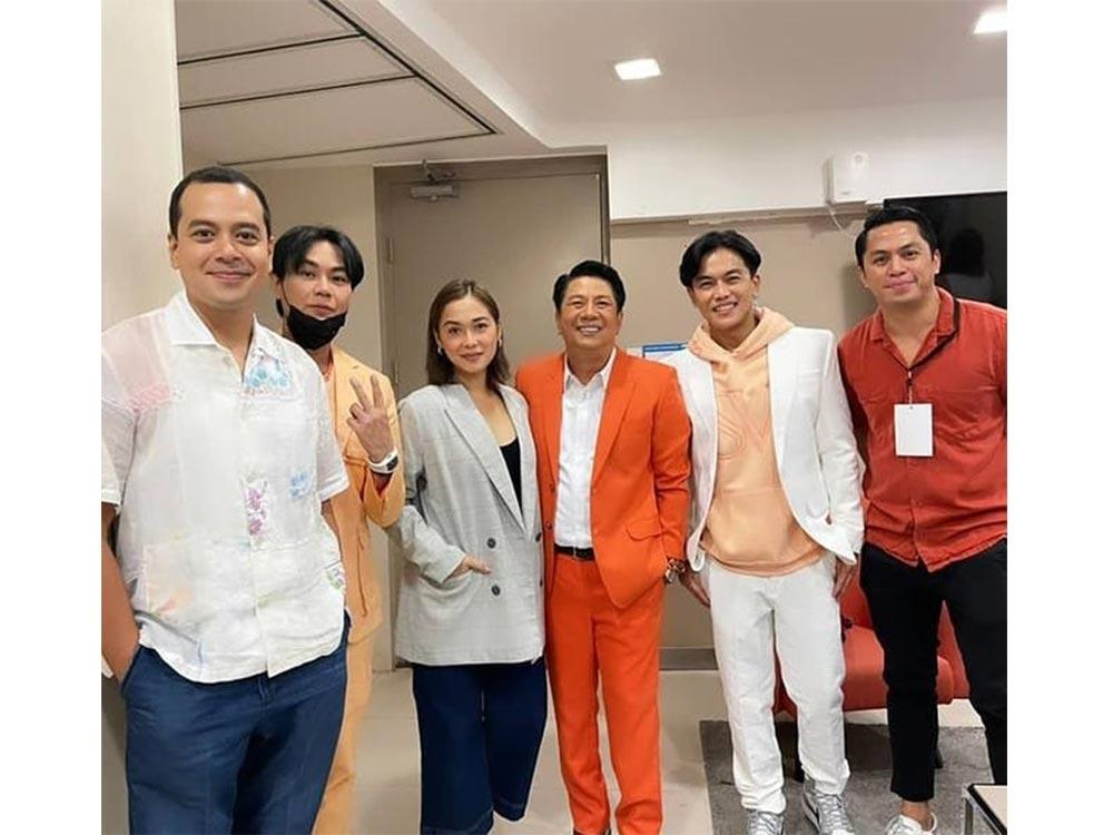 John lloyd 2025 cruz casual attire