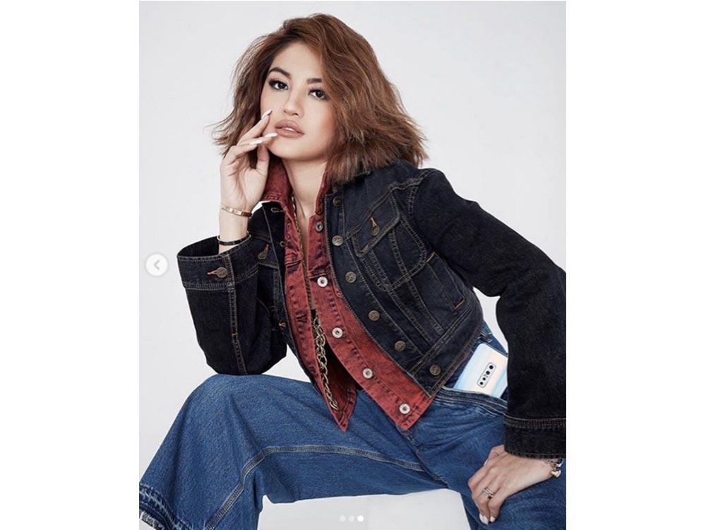 Double-layered denim jacket