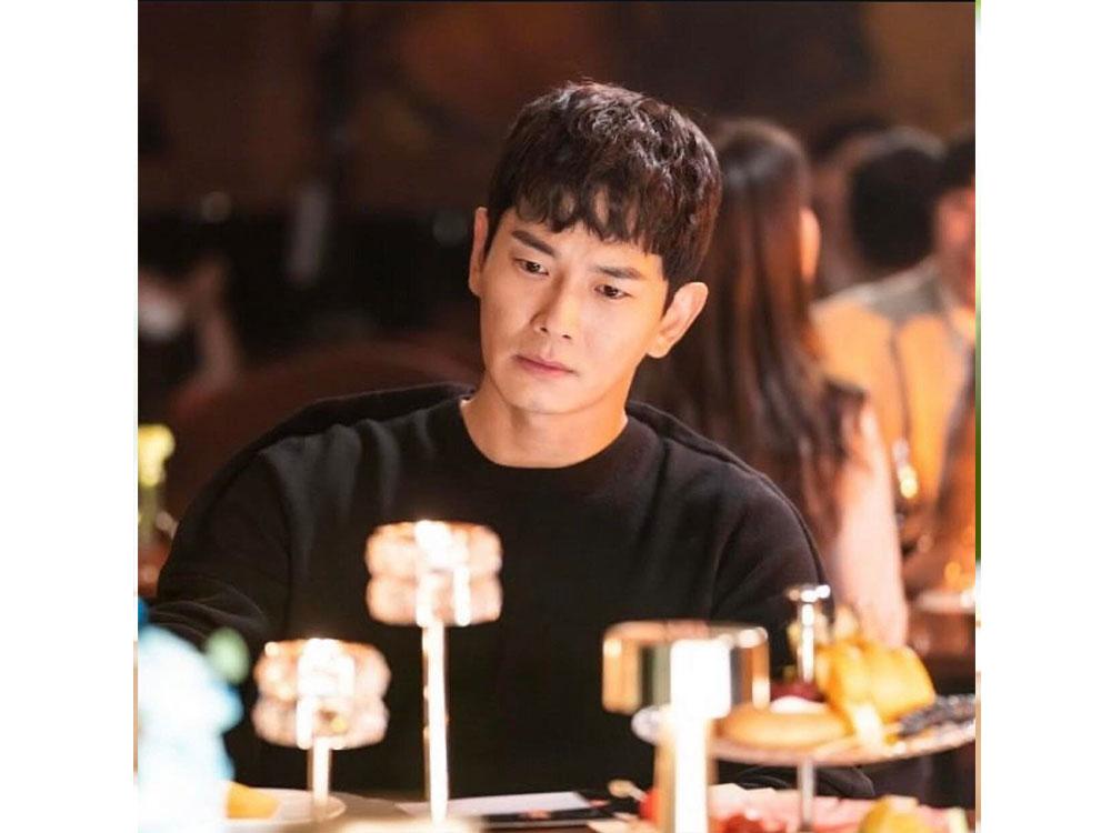 Oh Joo-wan as Joaquin Baek