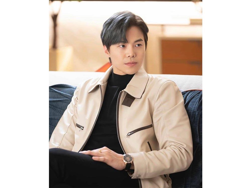 Park Eun-seok as Logan