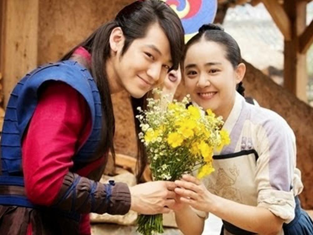 Kim Bum and Moon Geun Young 