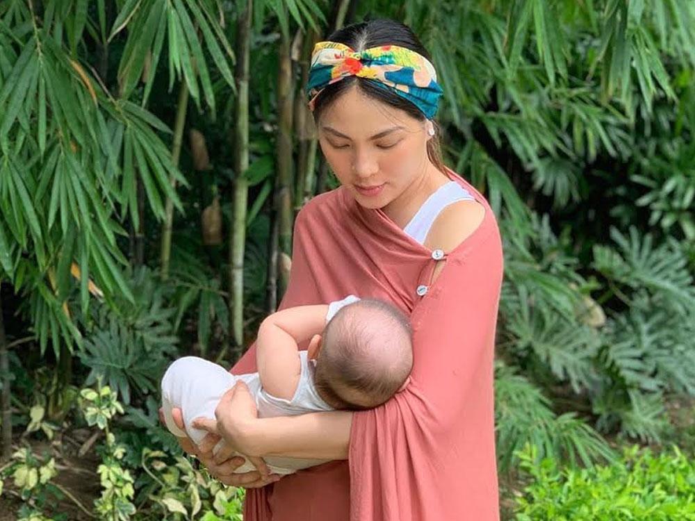 Breastfeeding advocate