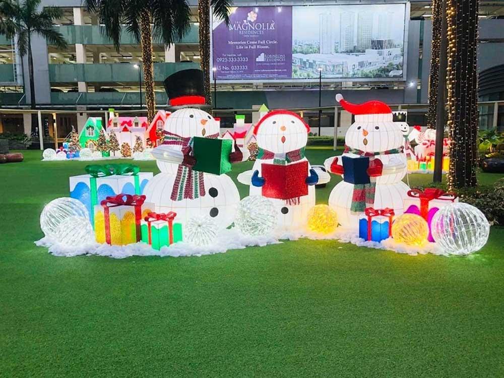 Outdoor snowmen displays