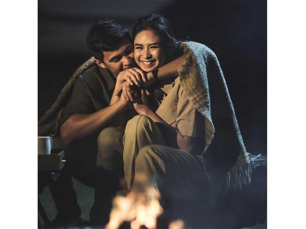 Cheers to the happy couple!