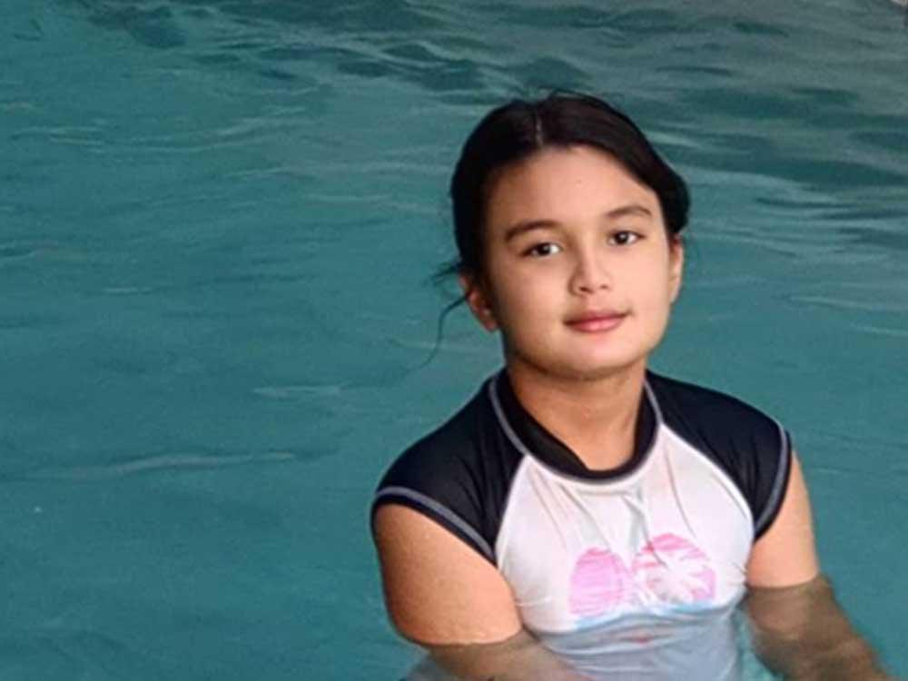 Who does she look like?