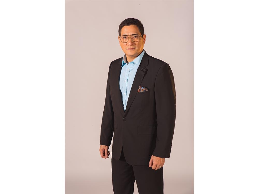 Ricardo Cepeda as Victor