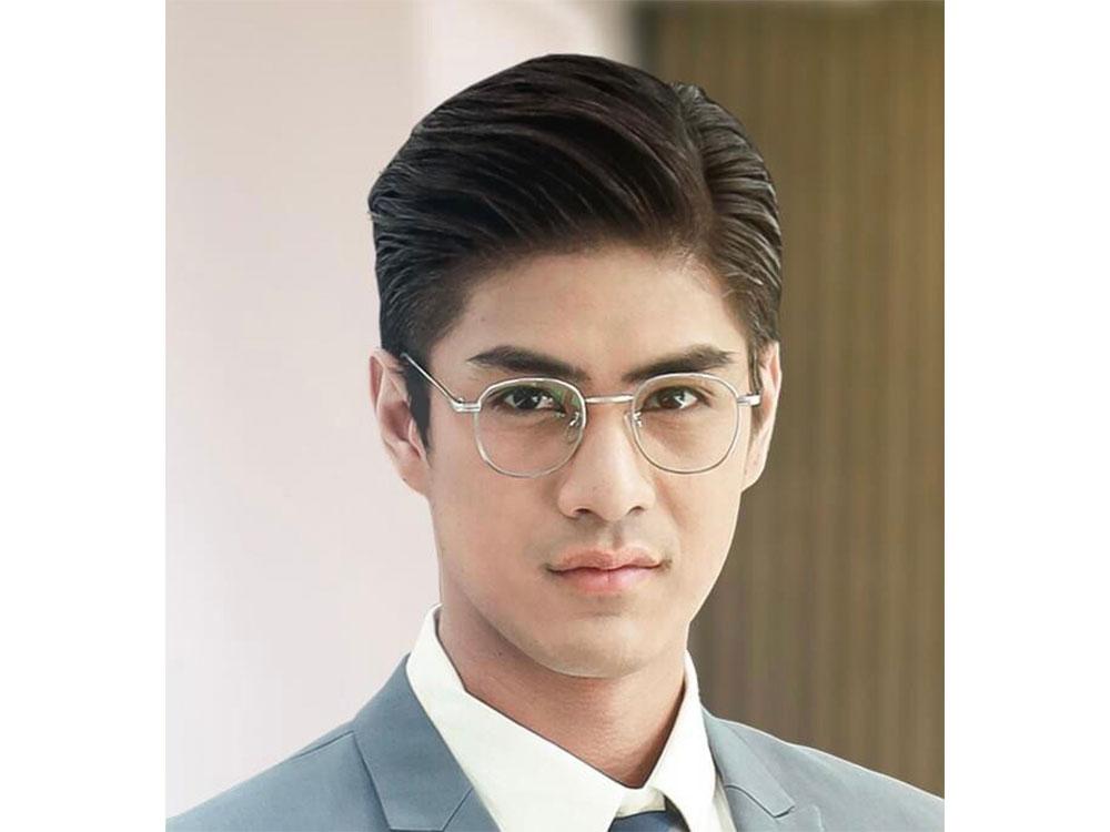 Kade Tharakade Petchsuksai as Charles