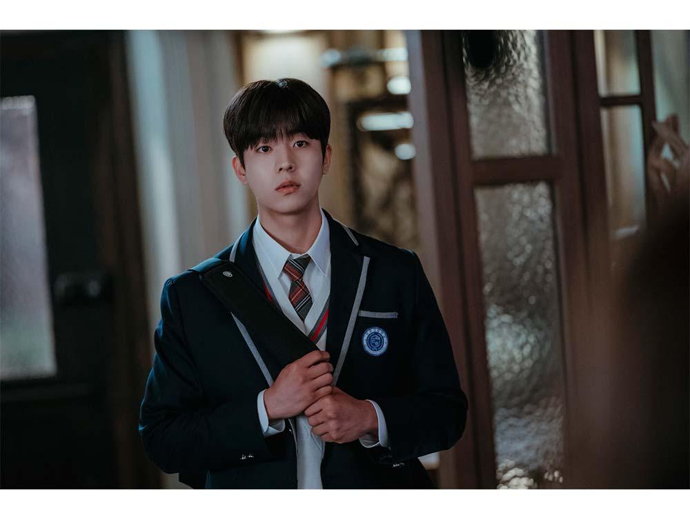 Chaeng Jong-hyeop as Leo