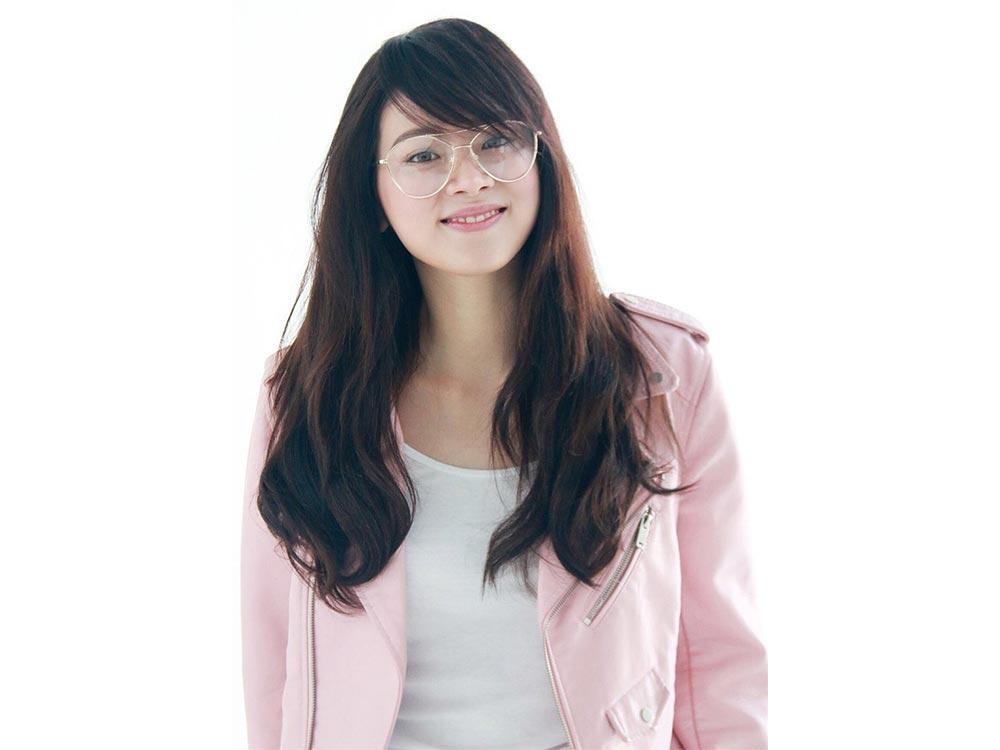 Baifern Pimchanok Luevisadpaibul as Maxine