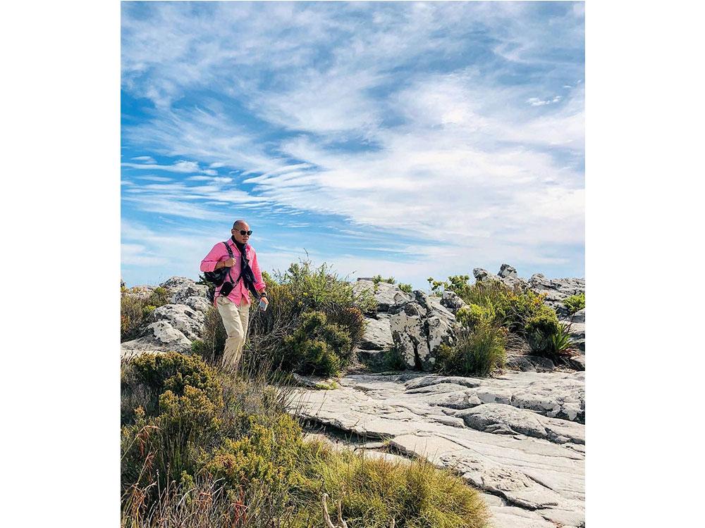 Fashionable travel buddy