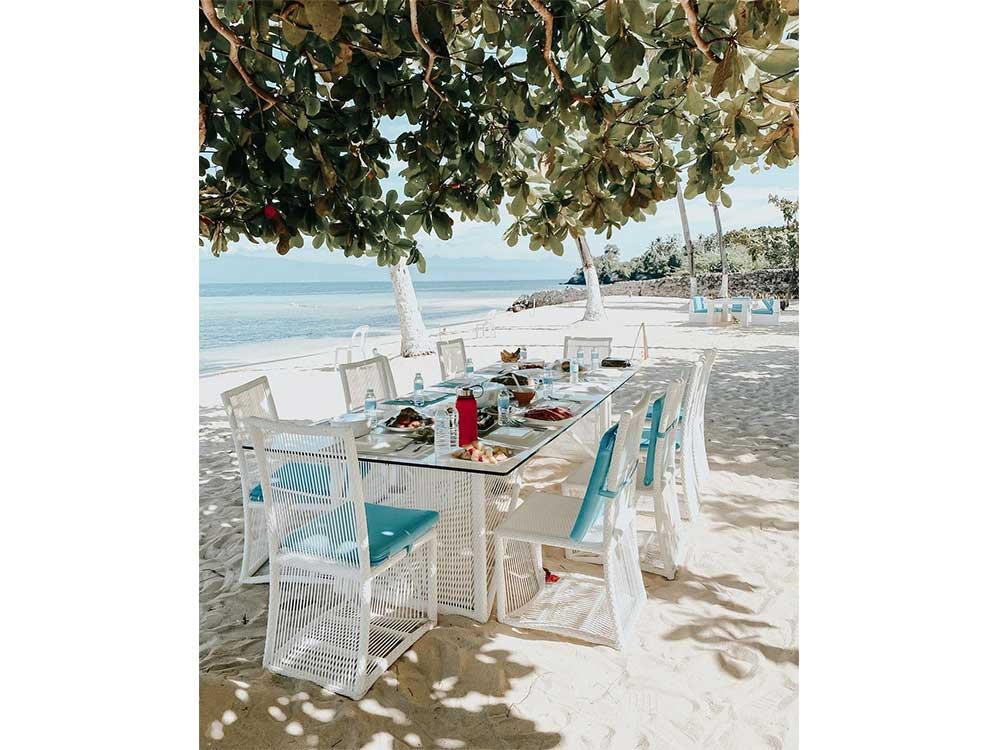  Seaside dining area