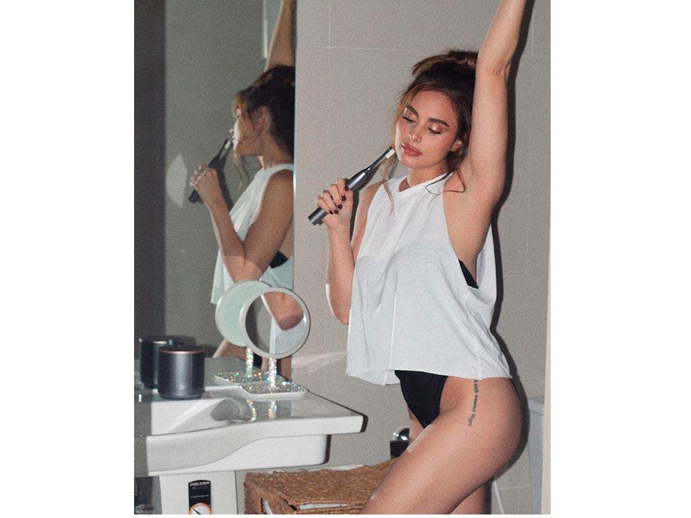 Messy hair, don't care