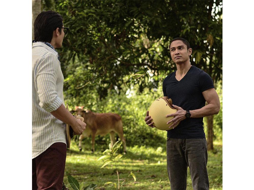 Bryan Benedict as Joey