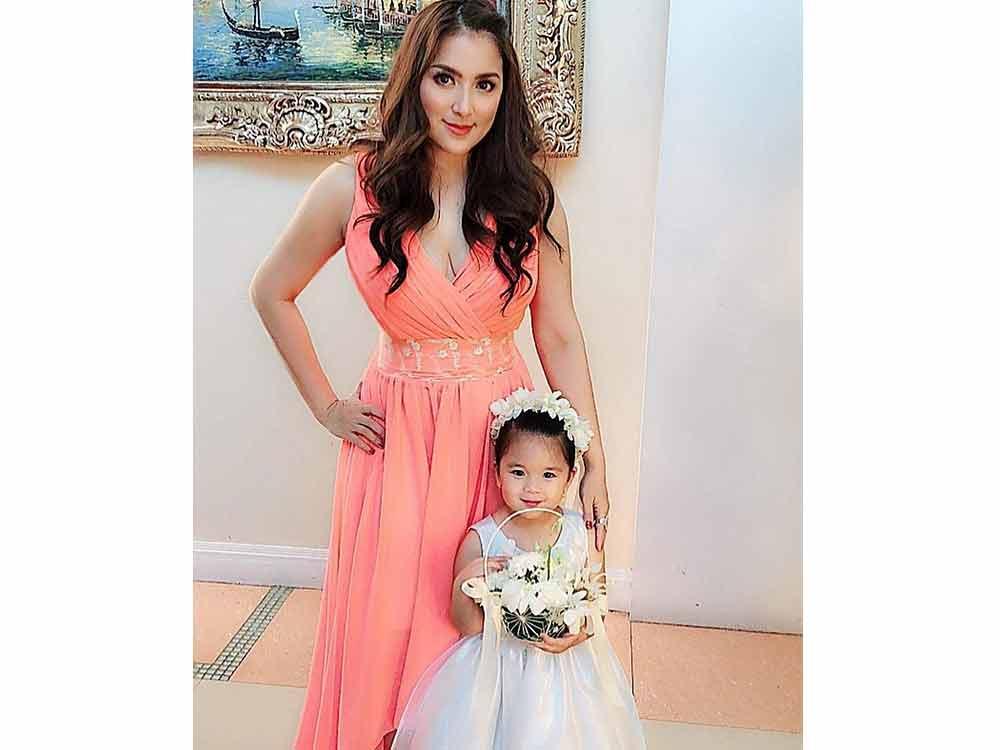 Ara and Amanda Gabrielle