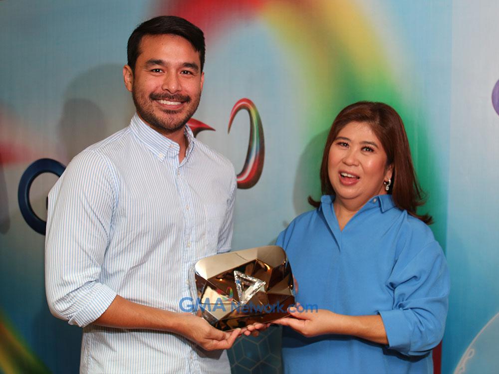 Atom Araullo and Jessica Soho