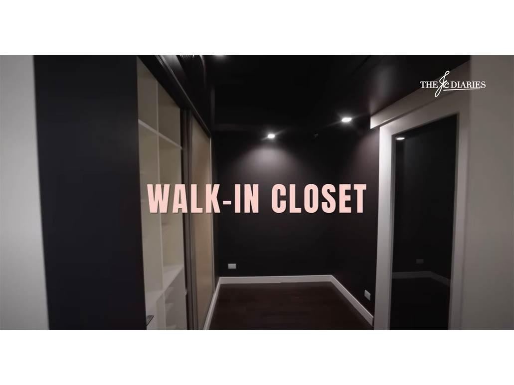 Walk-in closet
