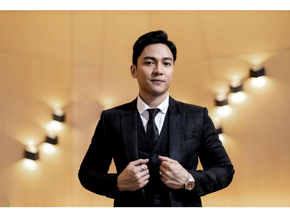 Jak Roberto's dapper looks in his Kapuso Profiles shoot | GMA Entertainment