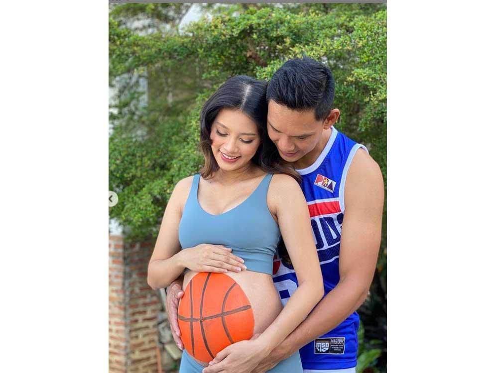 basketball maternity photos #maternity photo ideas #sports