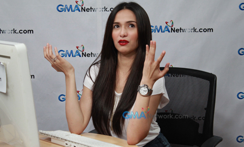 Jennylyn Mercado trends at the GMANetwork.com Live Chat