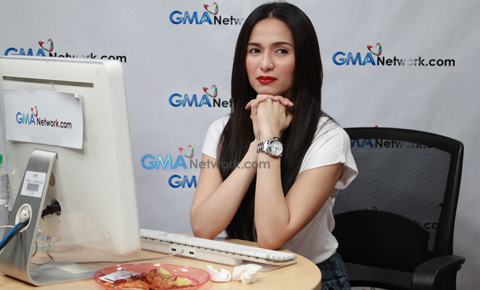 Jennylyn Mercado trends at the GMANetwork.com Live Chat