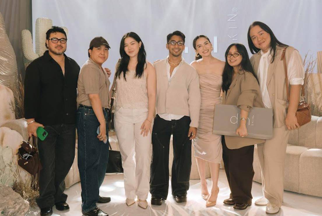 Jennylyn Mercado with friendd