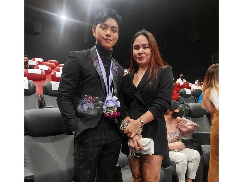 Jeric Gonzales Therese Malvar Royce Cabrera And Other Kapuso Stars Grace The Premiere Night