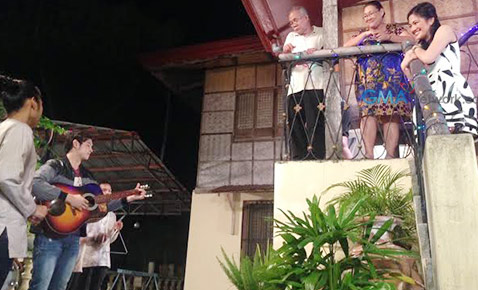 Jeric serenades Julie Anne in 'Himig ng Pasko'