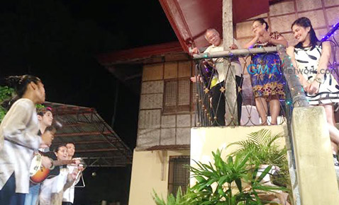 Jeric serenades Julie Anne in 'Himig ng Pasko'