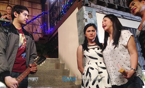 Jeric serenades Julie Anne in 'Himig ng Pasko'