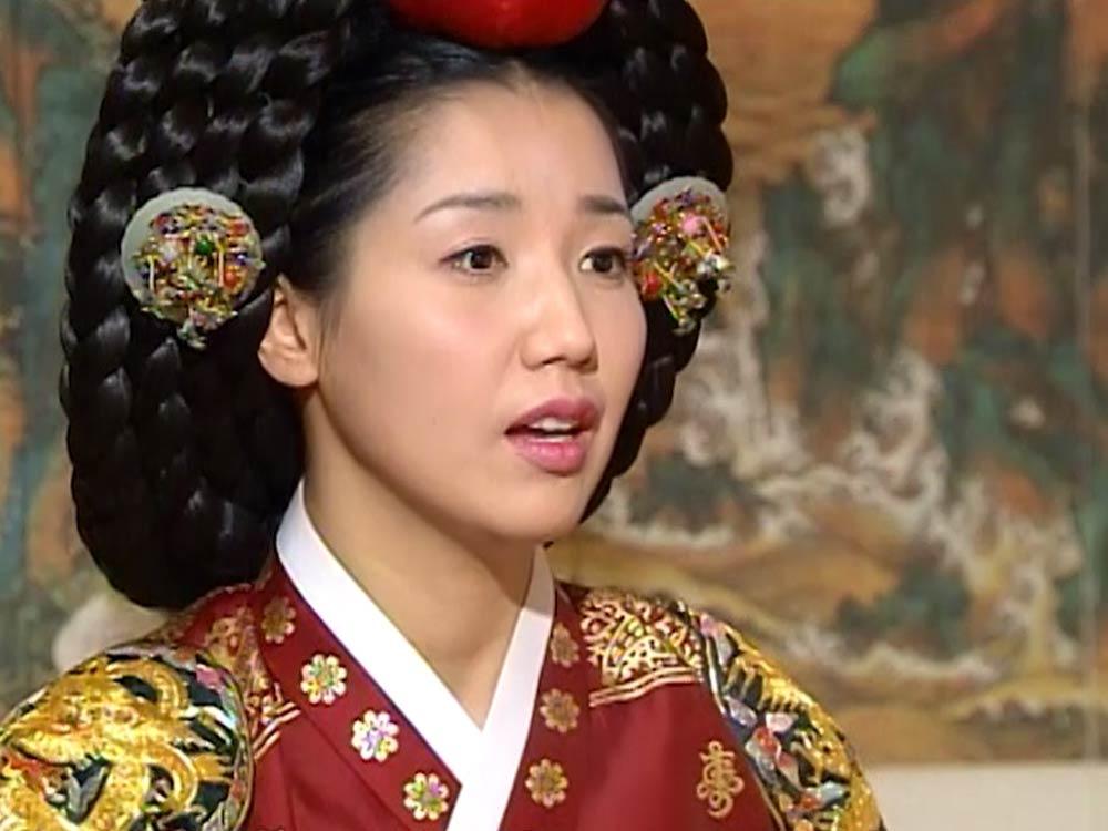 Pagsalubong ng reyna kina Jang Geum at Jung-ho